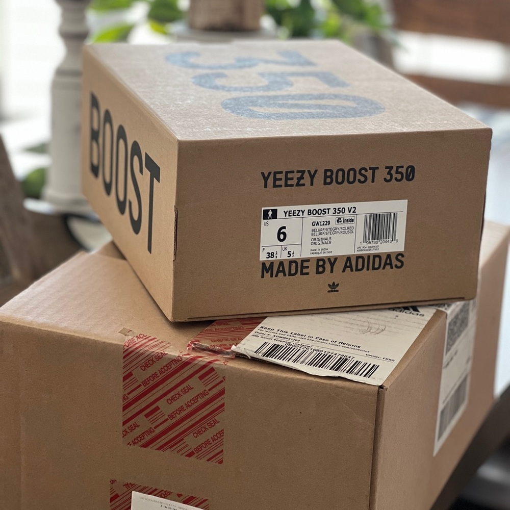 SOLD ๐ Yeezy Boost 350 V2 - Picture 7 of 7